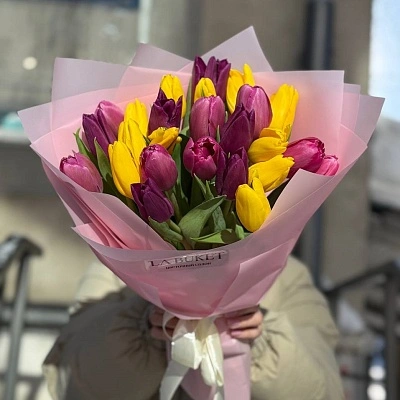 25 тюльпанов микс в оформлении