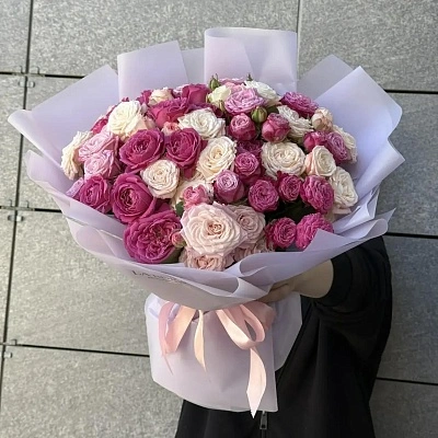 Букет из 35 ароматных кустовых роз