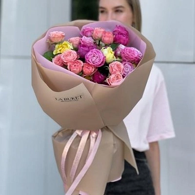 Букет "15 разноцветных кустовых пионовидных роз"