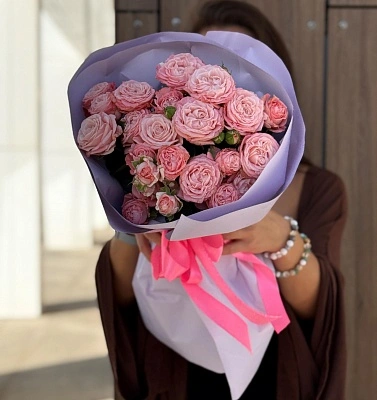 Букет из 7 розовых кустовых пионовидных роз 40/50 см