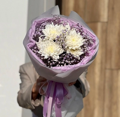 Букет из хризантемы и гипсофилы №1