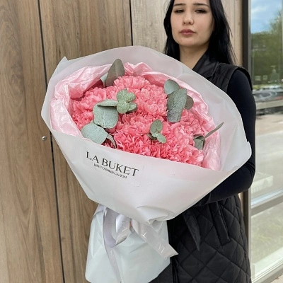 Воздушный букет из 15 диантусов