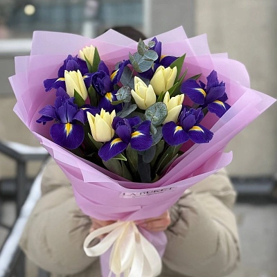 Составной букет из тюльпанов, ирисов и эвкалипта S