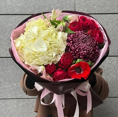 Составной букет из премиальной хризантемы, розы и анемона M