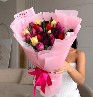 Букет из 25 тюльпанов микс