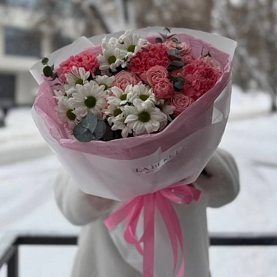 Составной букет из хризантем, диантусов и кустовых роз S