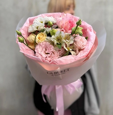 Составной букет из роз, эустом и альстромерии S