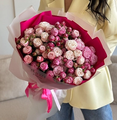 Букет из 15 кустовых пионовидных роз Леди Бомбастик