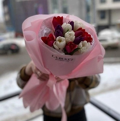 Букет "15 нежных тюльпанов в оформлении"