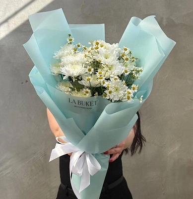 Составной букет из хризантем и танацетума S