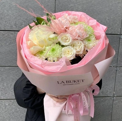 Составной букет из роз, диантусов и альстромерии S