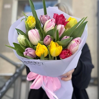 15 пионовидных тюльпанов микс