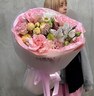 Составной букет из роз, эустом и альстромерии M