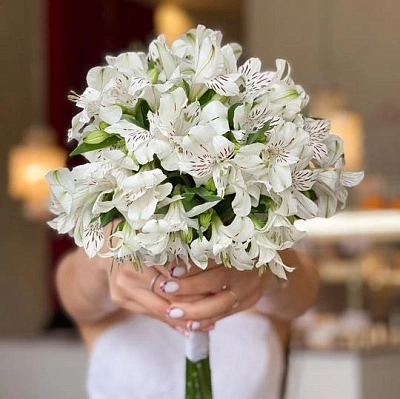 Букет невесты из нежных альстромерий