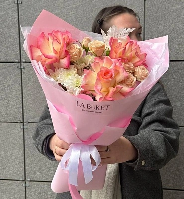 Составной букет из роз, хризантем и папоротника S