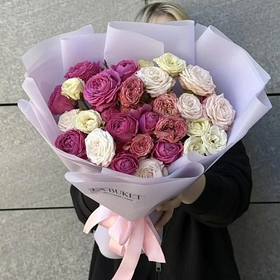 Букет из 15 ароматных кустовых роз