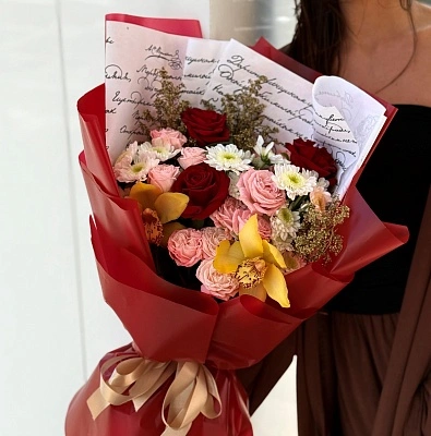 Составной букет из хризантем, орхидей и роз M