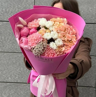 Составной букет из хризантем, диантусов и роз M